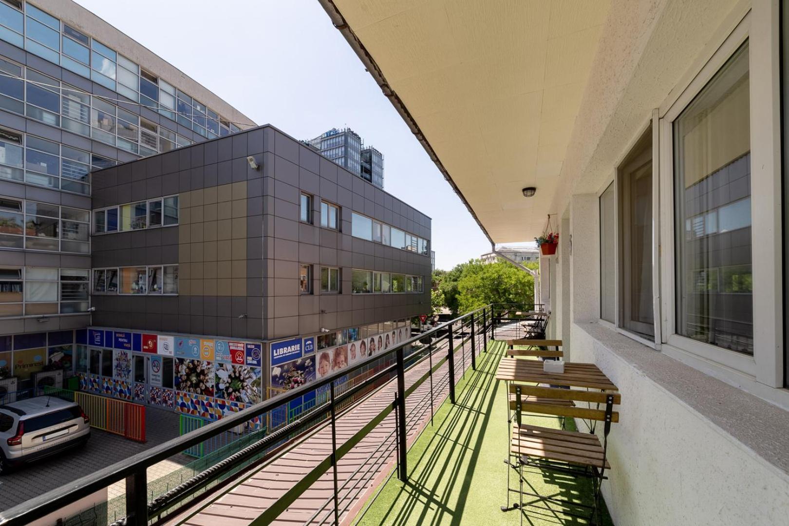Downtown Victoria Studios By Citybookings Букурещ Екстериор снимка